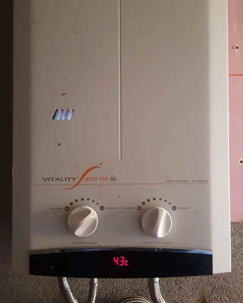 Calefont termostático con pantalla digital de temperatura