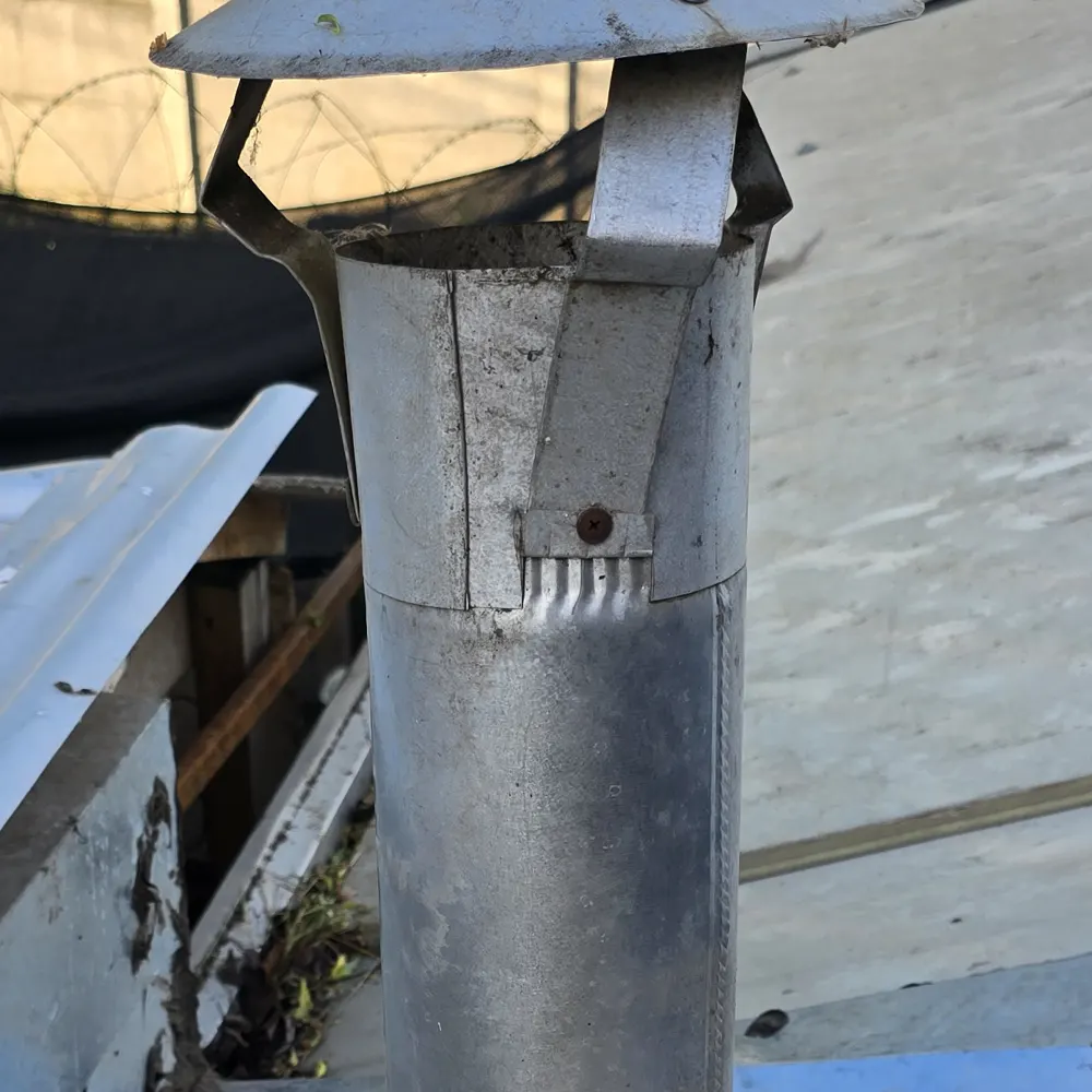 Sombrero del ducto en el techo